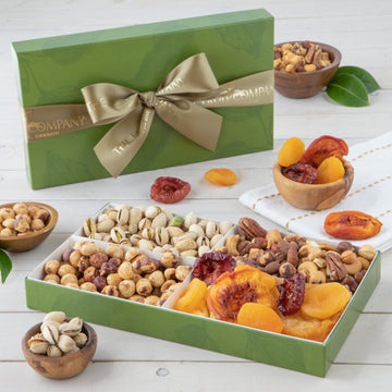 Dried Fruit & Nut Gift Baskets - Best Healthy Gourmet Gifts, Delicious –  HelloFoods | Еда заранее, Еда, Съедобные подарки